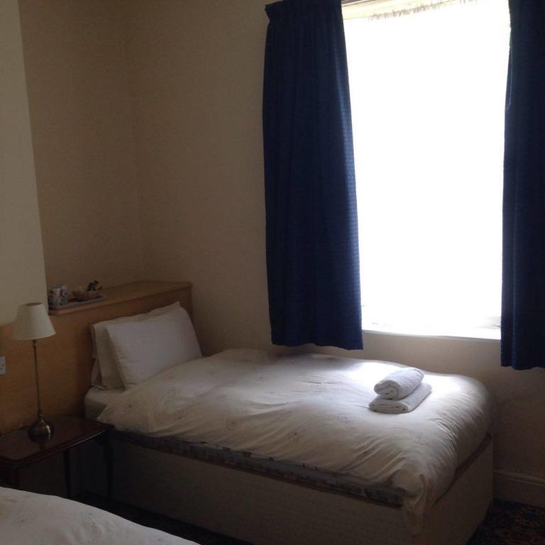 Black Lions Guest House New Ferry ภายนอก รูปภาพ